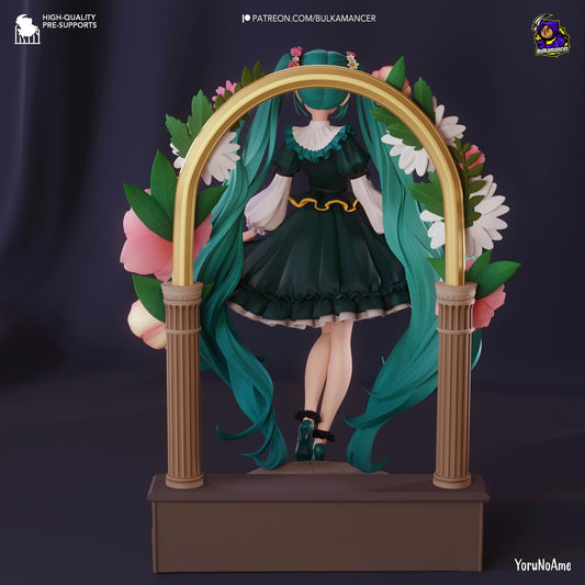 Hatsune Miku Figure - Alternate view 2